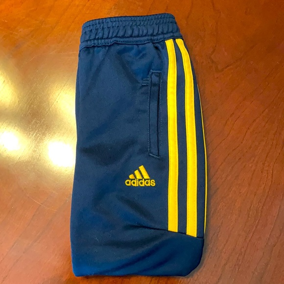 Adidas sweatpants size 2T - Picture 9 of 9